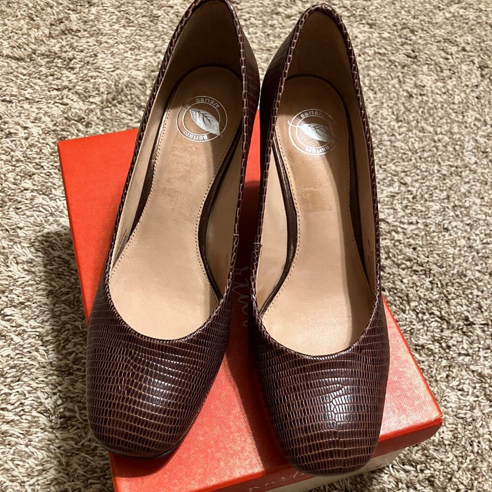 Lady's leather heels